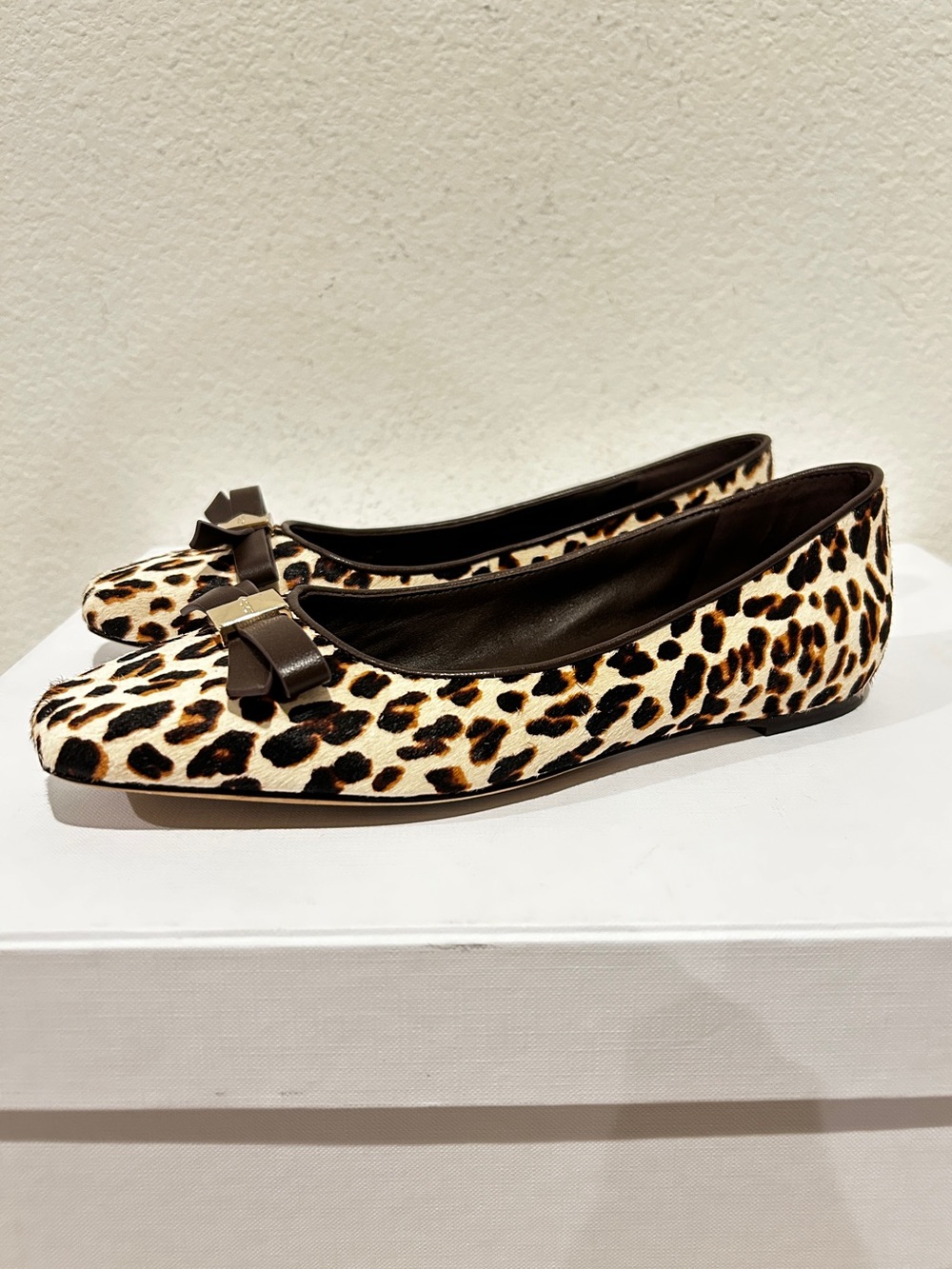 New kate spade Women deco bow downtown flat, Size 6.5, $198 Retail
